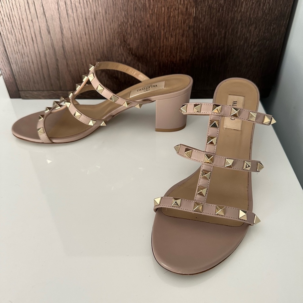 Authentic Valentino Rockstud caged sandals 2.75” heel - 39/8